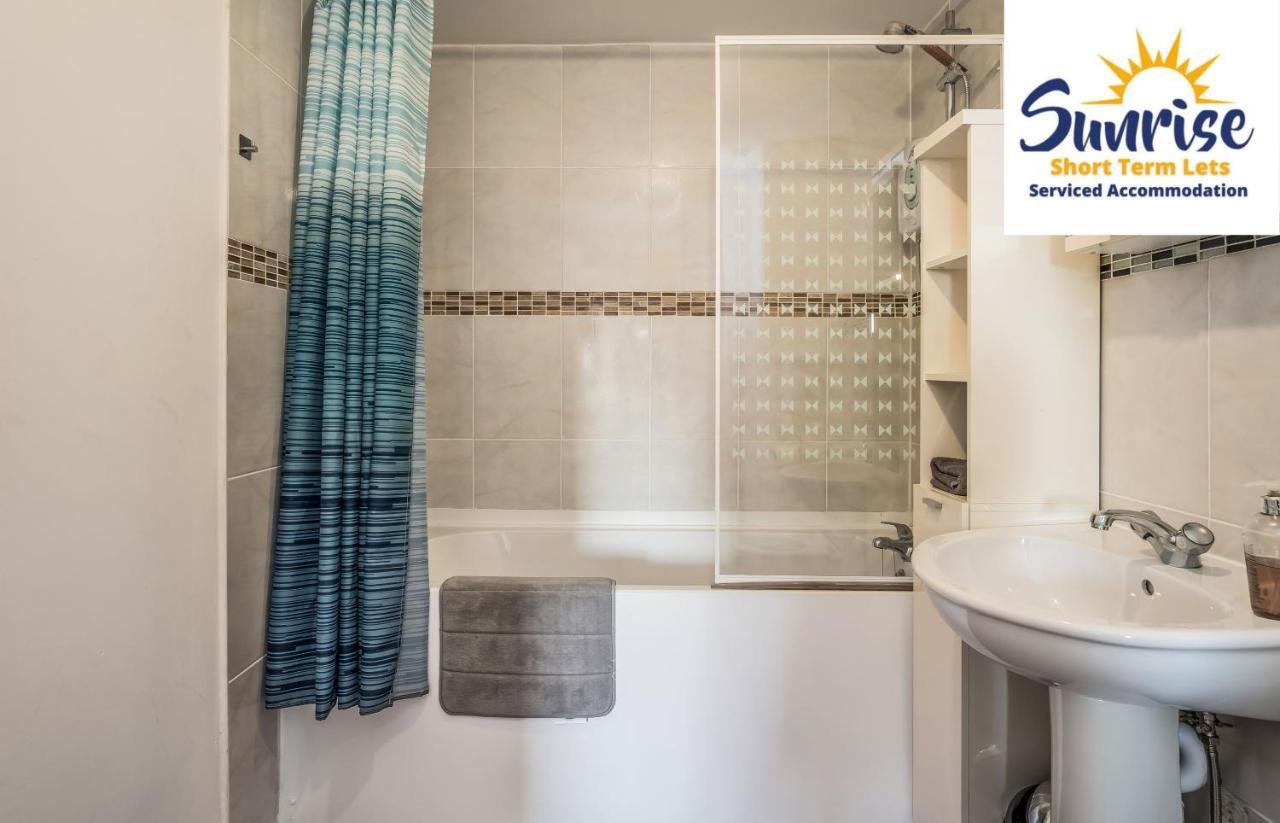 The Law, Has 4 Rooms With Tvs, 2 Bathrooms, Central, Free Parking, Fully Equipped, Contractor And Trades Favourite, 5 Mins To Centre - Long Stays, Invoice And Reduced Price Are Only Via Sunrise Short Lets Dundee Exterior photo