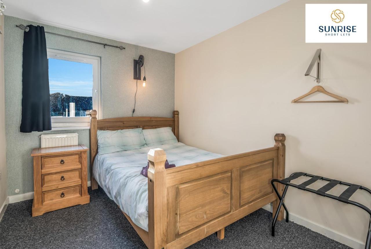 The Law, Has 4 Rooms With Tvs, 2 Bathrooms, Central, Free Parking, Fully Equipped, Contractor And Trades Favourite, 5 Mins To Centre - Long Stays, Invoice And Reduced Price Are Only Via Sunrise Short Lets Dundee Exterior photo