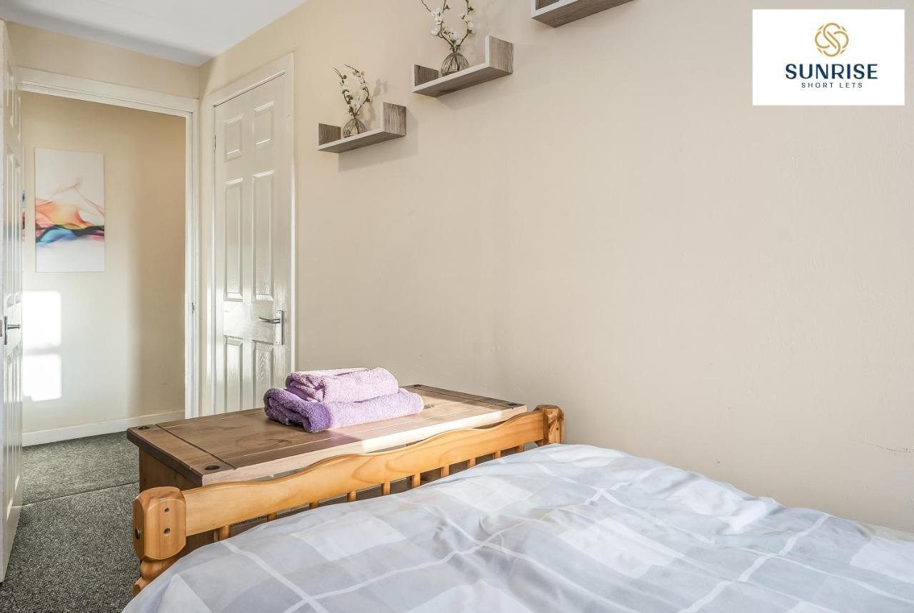 The Law, Has 4 Rooms With Tvs, 2 Bathrooms, Central, Free Parking, Fully Equipped, Contractor And Trades Favourite, 5 Mins To Centre - Long Stays, Invoice And Reduced Price Are Only Via Sunrise Short Lets Dundee Exterior photo
