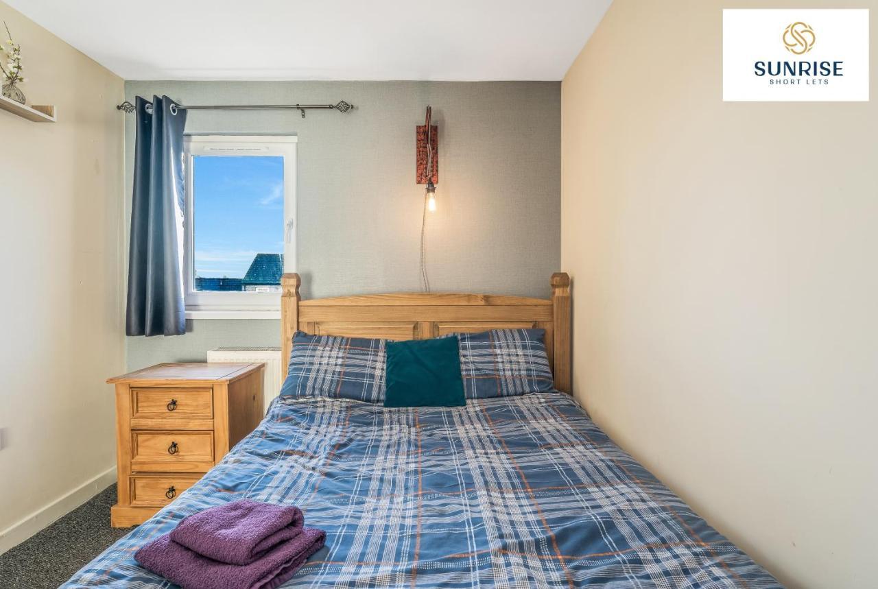 The Law, Has 4 Rooms With Tvs, 2 Bathrooms, Central, Free Parking, Fully Equipped, Contractor And Trades Favourite, 5 Mins To Centre - Long Stays, Invoice And Reduced Price Are Only Via Sunrise Short Lets Dundee Exterior photo