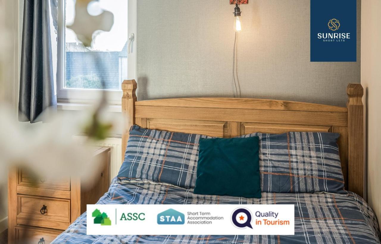 The Law, Has 4 Rooms With Tvs, 2 Bathrooms, Central, Free Parking, Fully Equipped, Contractor And Trades Favourite, 5 Mins To Centre - Long Stays, Invoice And Reduced Price Are Only Via Sunrise Short Lets Dundee Exterior photo